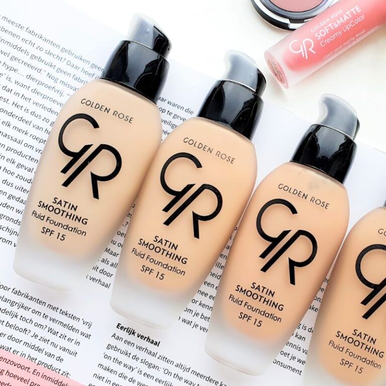 Close-up van Golden Rose Satin Smoothing Fluid Foundation flesje