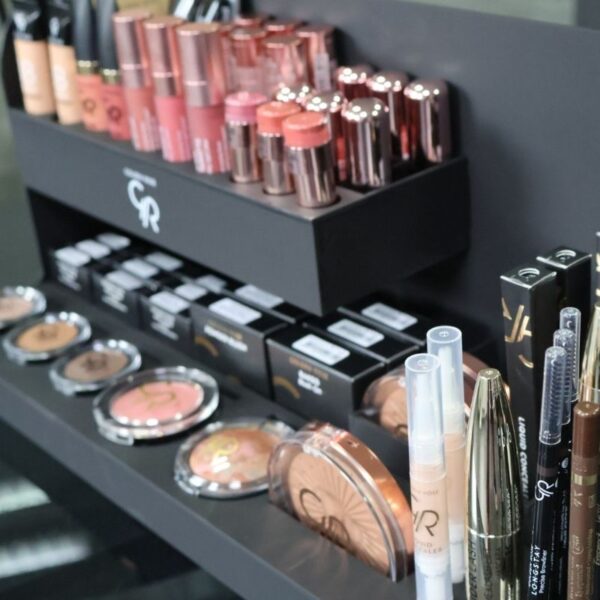 Toonbank Display van Golden Rose met mascara, concealer,bronzer lipstick