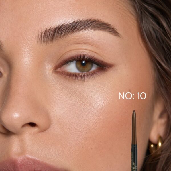 De Waterproof Eyeliner van Golden Rose blijft extra lang en goed zitten, waardoor je de oogschaduw look niet meer bij hoeft te werke