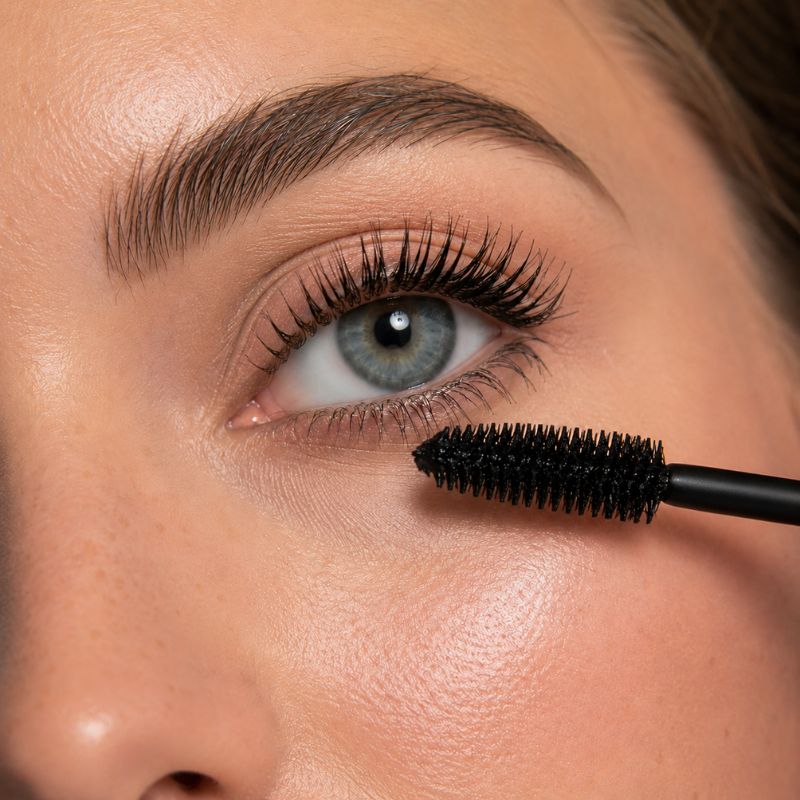 zwarte mascara voor gesepareerde wimpers