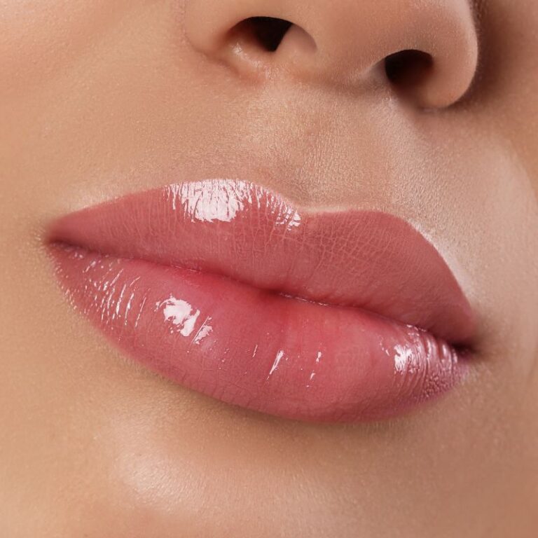 swatch Golden Rose Magic Kiss Color Changing Lipgloss Glossy Pink voorbeeld lippen