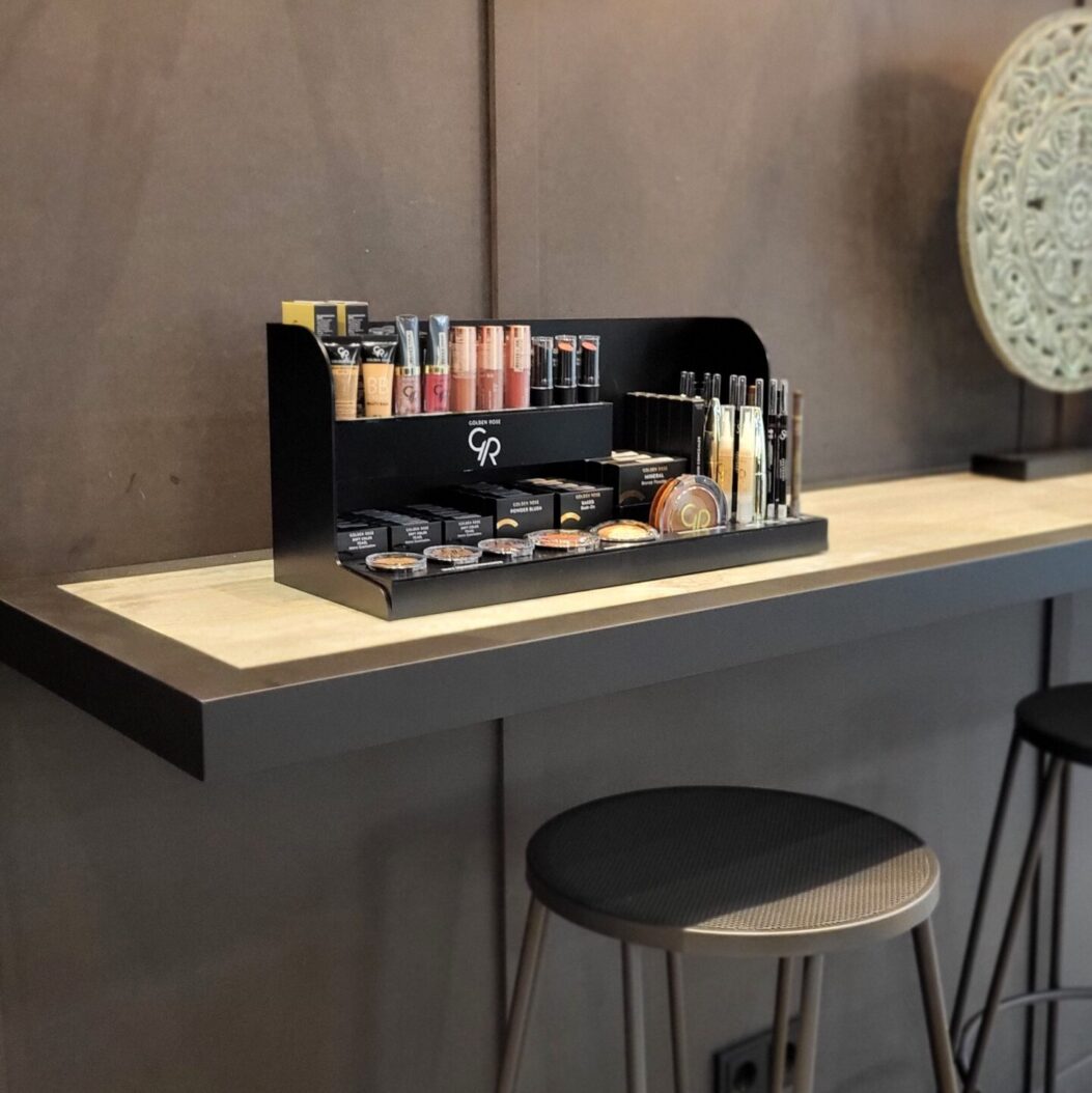 Golden Rose toonbankdisplay met complete make-uplijn
