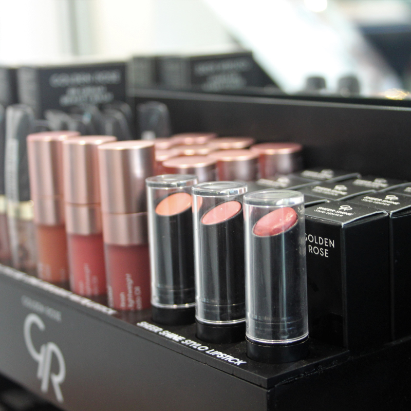 Golden Rose toonbankdisplay met verschillende kleuren lipsticks