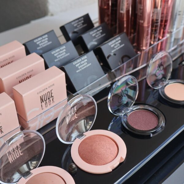 make-up display salon